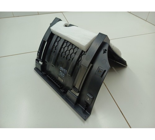 Накладка торпедо правая под бардачок