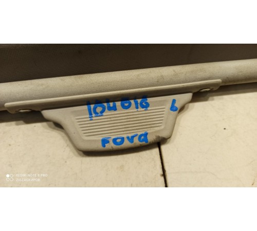 Шторка левого окна двери