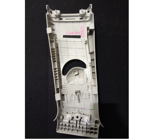 Накладка стойки средняя правая верхняя