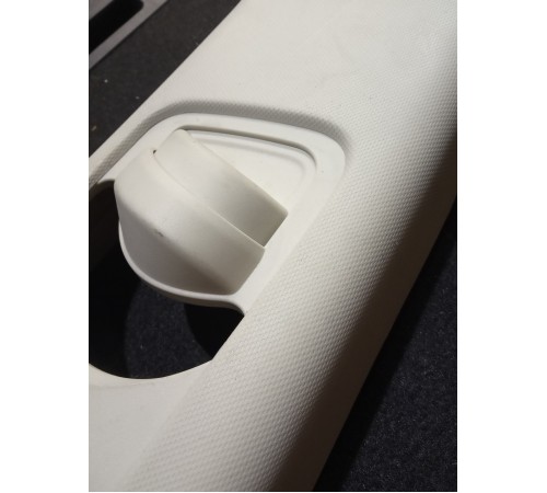 Накладка стойки средняя правая верхняя