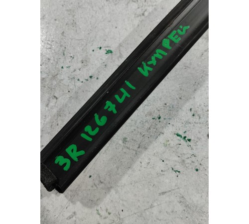 Уплотнитель стекла задний правый внутренний