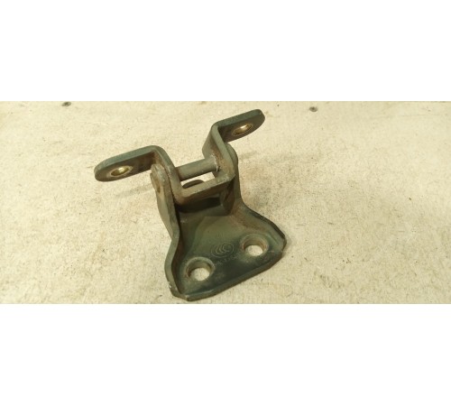 Петля двери передней правой нижняя