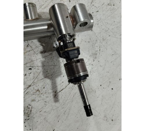 Топливная рампа рейка в комплекте с форсунками