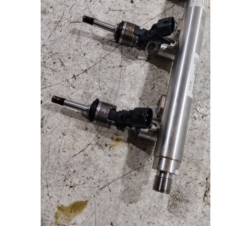 Топливная рампа рейка в комплекте с форсунками