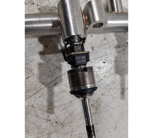 Топливная рампа рейка в комплекте с форсунками