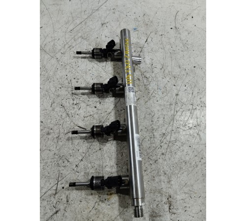 Топливная рампа рейка в комплекте с форсунками