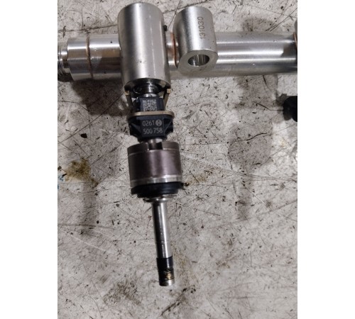 Топливная рампа рейка в комплекте с форсунками