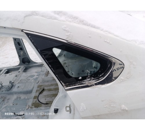 Глухое стекло заднее левое