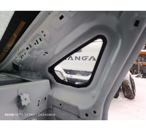 Глухое стекло заднее левое