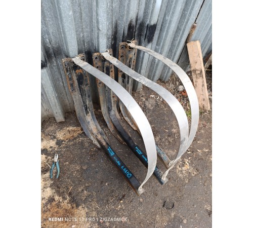 Комплект кронштейнов крепления топливного бака