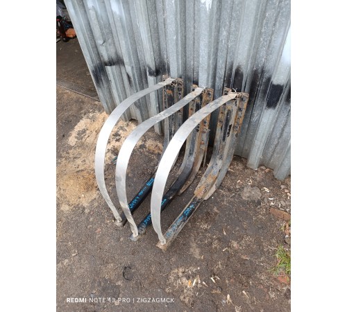 Комплект кронштейнов крепления топливного бака