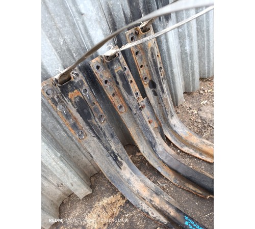 Комплект кронштейнов крепления топливного бака