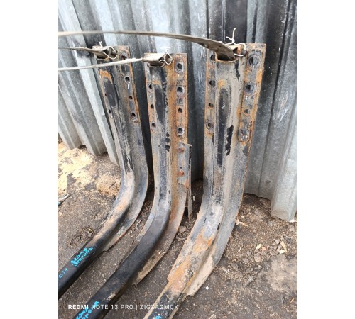 Комплект кронштейнов крепления топливного бака