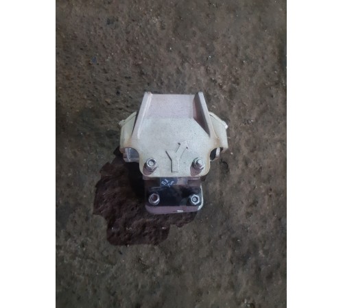 Опора двигателя передняя левая