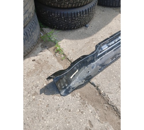 Панель под лобовое стекло передняя