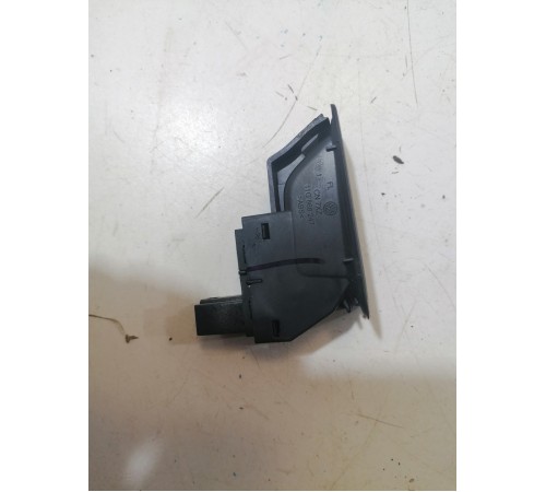 Кнопка открывания багажника