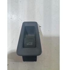 Кнопка открывания багажника