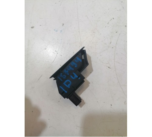 Кнопка открывания багажника