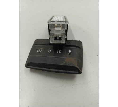 Плафон внутреннего освещения салона 