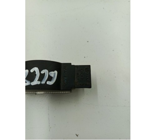 Плафон внутреннего освещения салона 