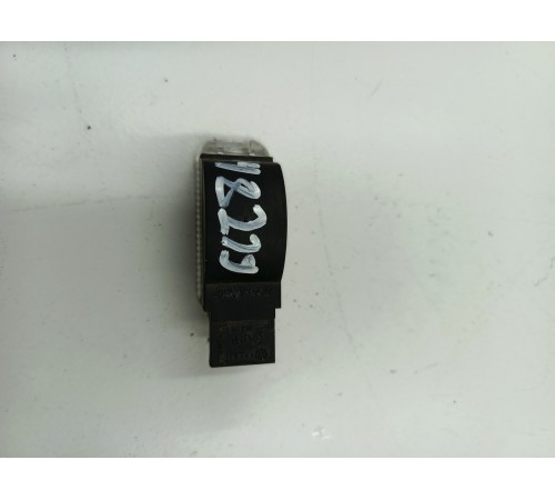 Плафон внутреннего освещения салона 