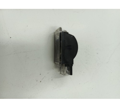 Плафон внутреннего освещения салона 