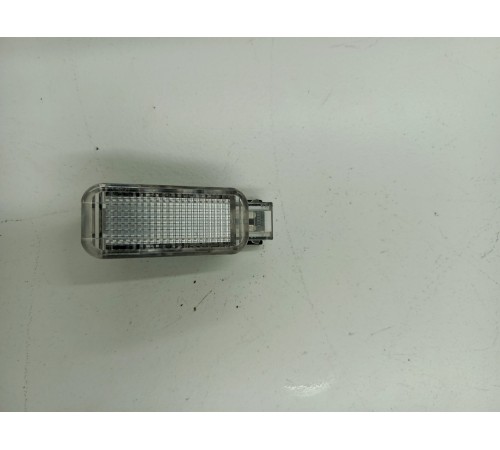 Плафон внутреннего освещения салона 