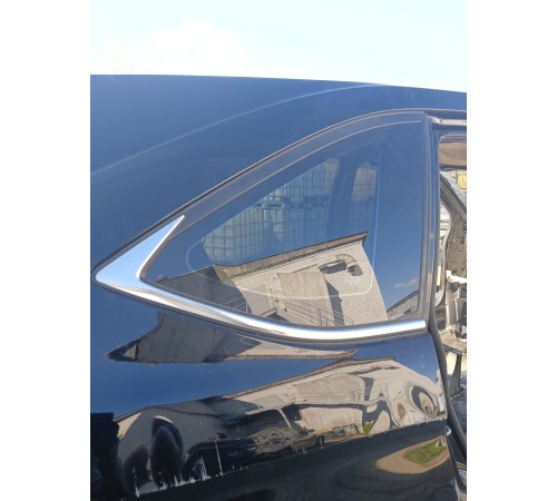 Глухое стекло заднее правое