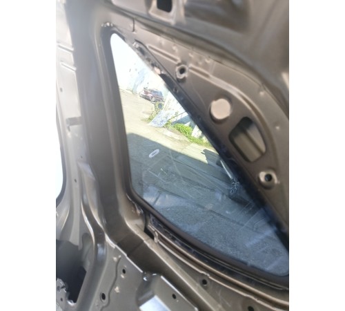 Глухое стекло заднее правое