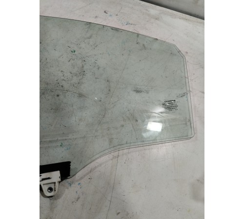 Стекло двери заднее левое