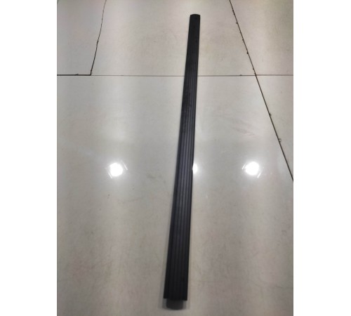 Молдинг порога (передний,левый)