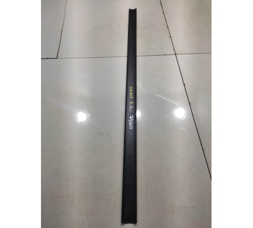 Молдинг порога (передний,левый)