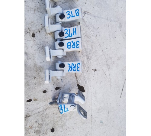 Петля двери