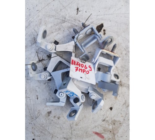 Петля двери