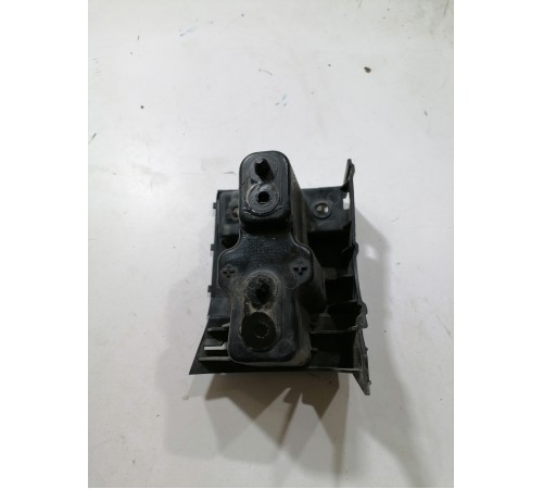 Кронштейн заднего бампера правый