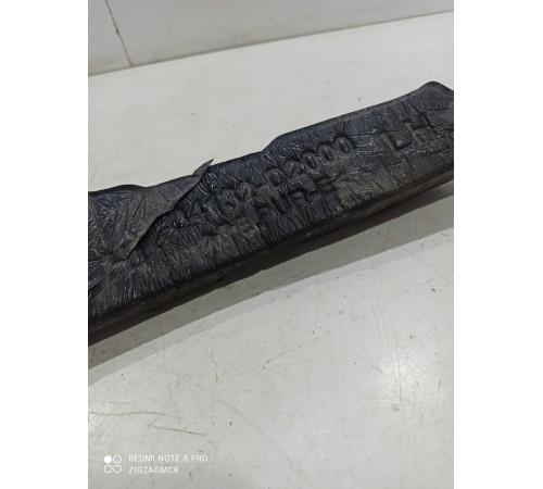 Уплотнитель крыла передний левый