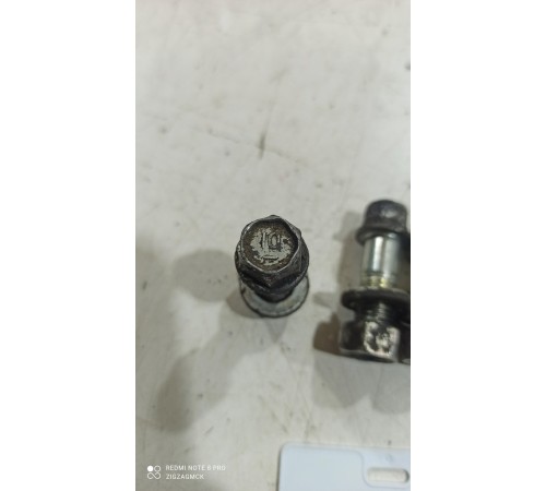 Болты крепления малого карданного вала