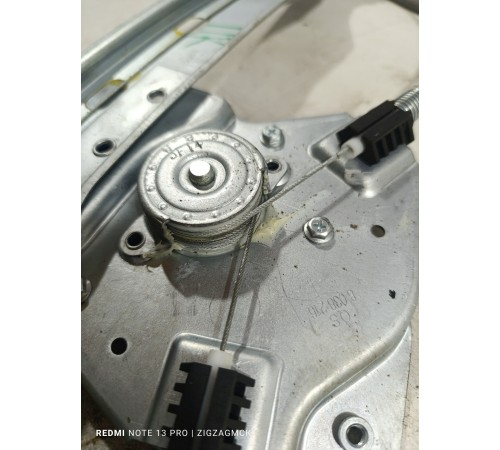 Стеклоподьемник передний правый