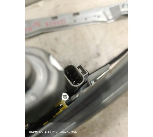 Стеклоподьемник передний правый