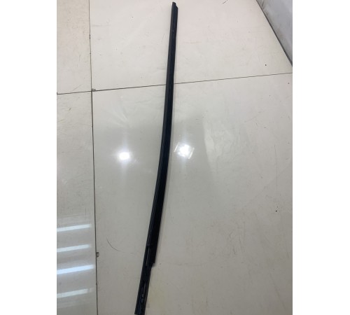 Уплотнитель стекла (передний, правый, наружний)