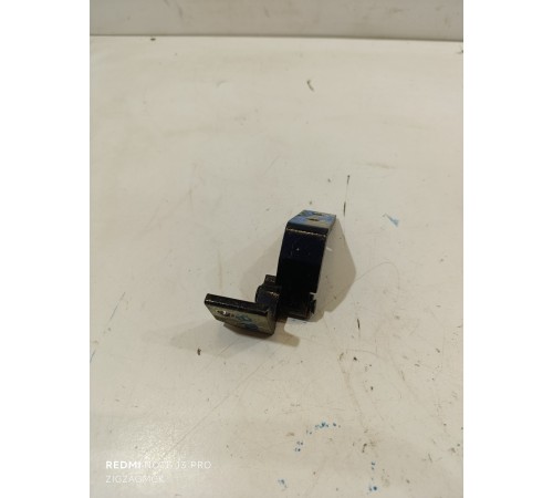 Петля двери передняя левая верхняя 