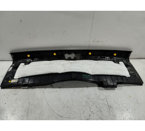 Обшивка задней панели багажника