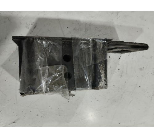 Петля буксировочная левая