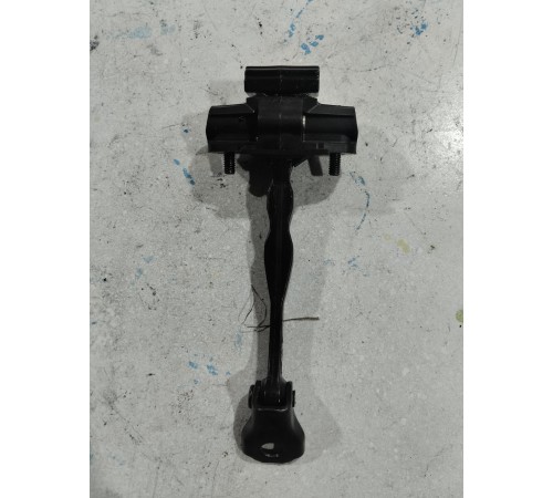 Ограничитель двери задний левый