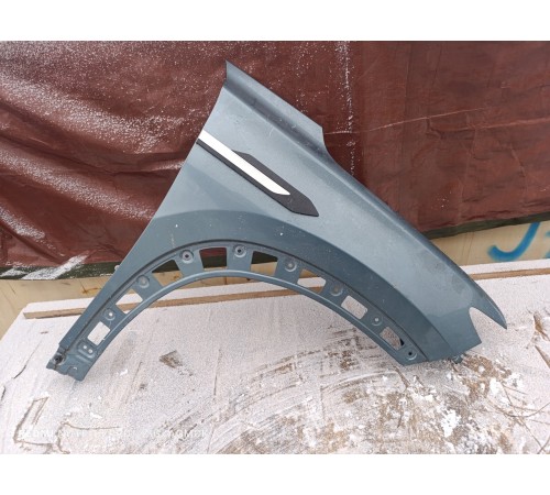 Крыло переднее правое