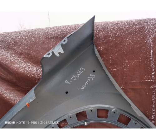 Крыло переднее правое