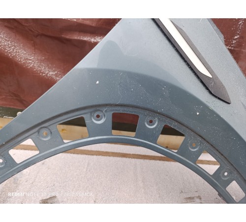 Крыло переднее правое