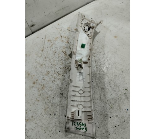 Обшивка стойки лобового стекла правая