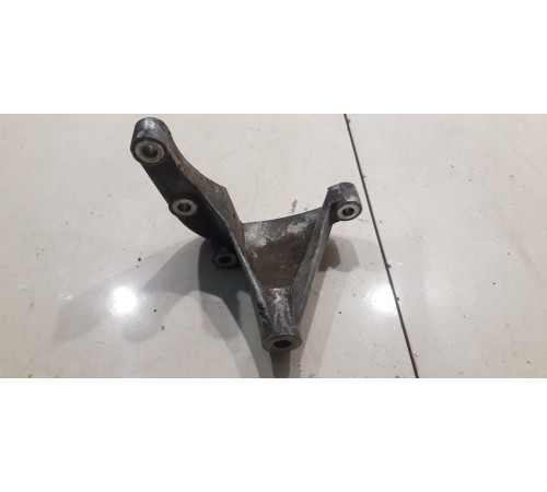 Кронштейн раздаточной коробки (правый)