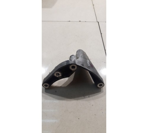 Кронштейн раздаточной коробки (правый)